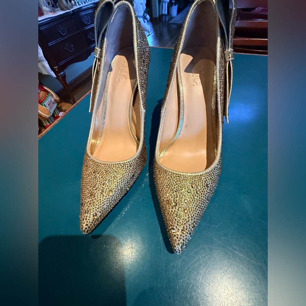 Absolutely, stunning copper gold stoned heels INC size 6